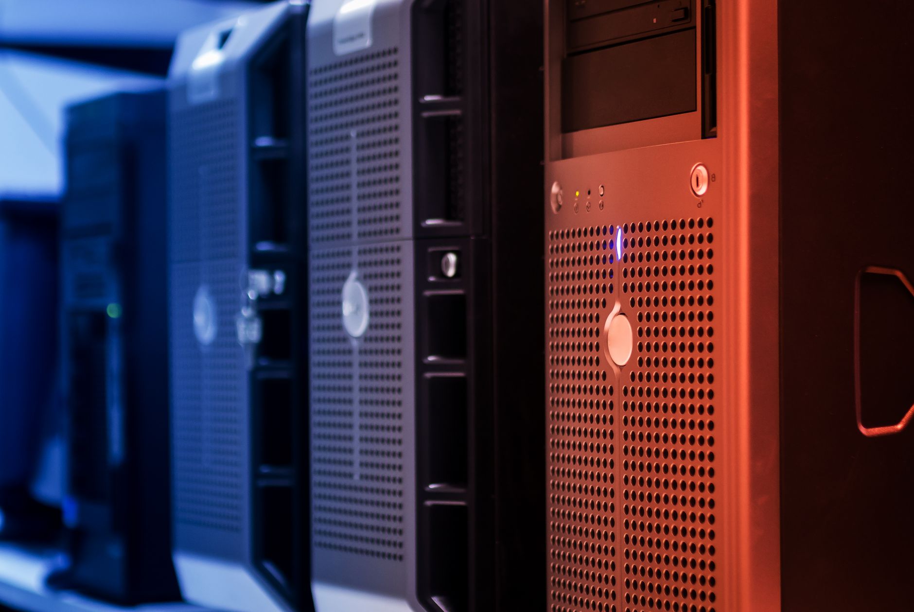 Serverrack i et datacenter