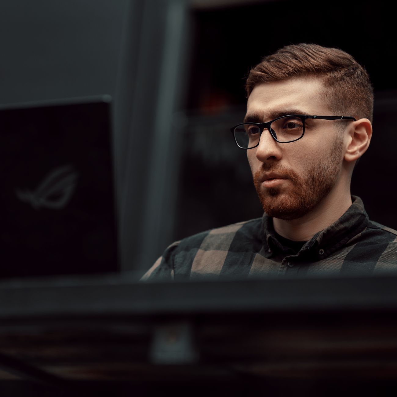 Tekniker arbejder på it-udstyr